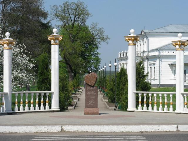 Hotel Elegia Тростянець Екстер'єр фото