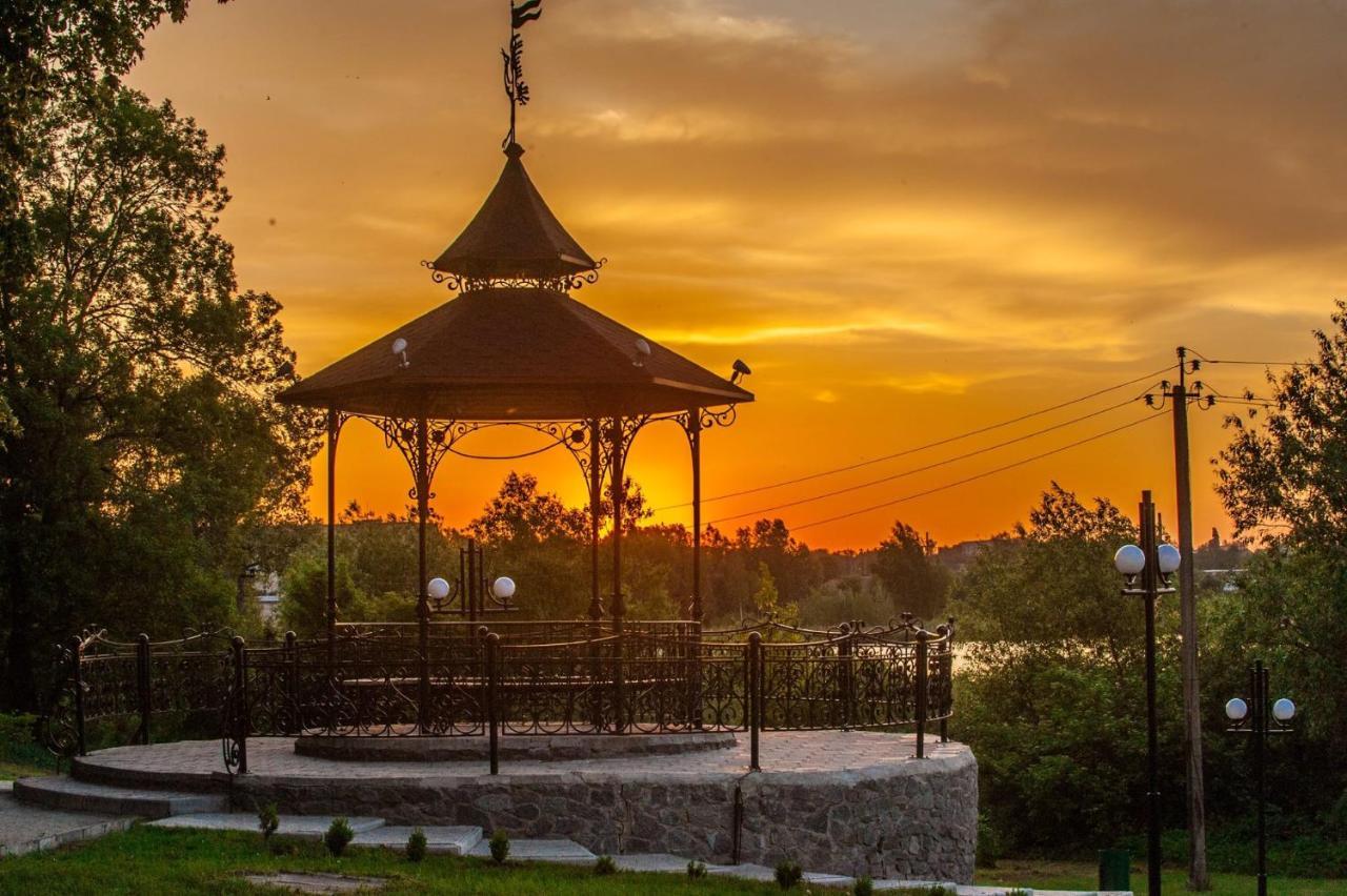 Hotel Elegia Тростянець Екстер'єр фото